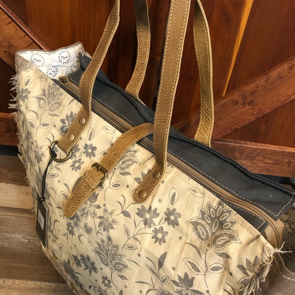 Myra Bag Floret Weekender Canvas upcycled xl tote - Picture 8 of 9